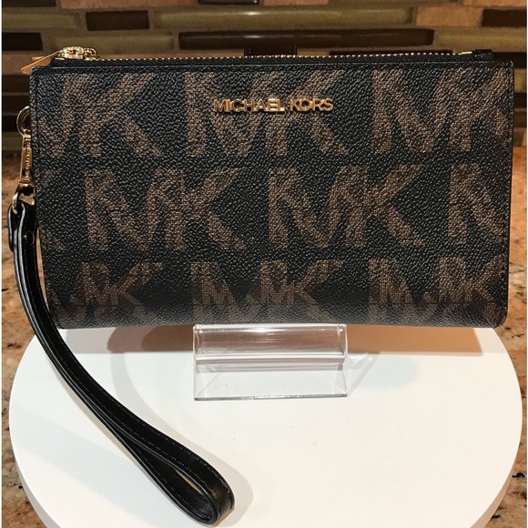 MICHAEL KORS Signature Wristlet ππ₯β€οΈ - Picture 1 of 16